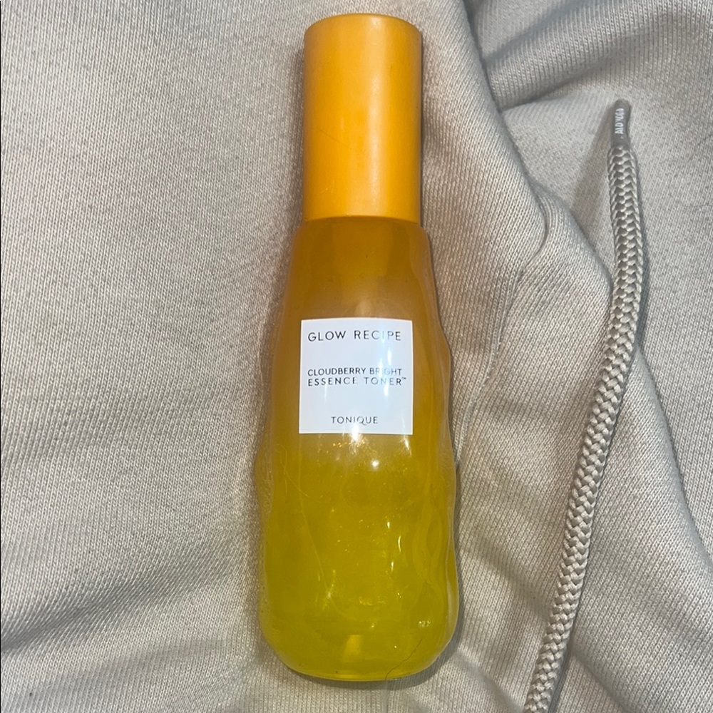 Glow Recipe Cloudberry Bright Essence in Sunny Yellow